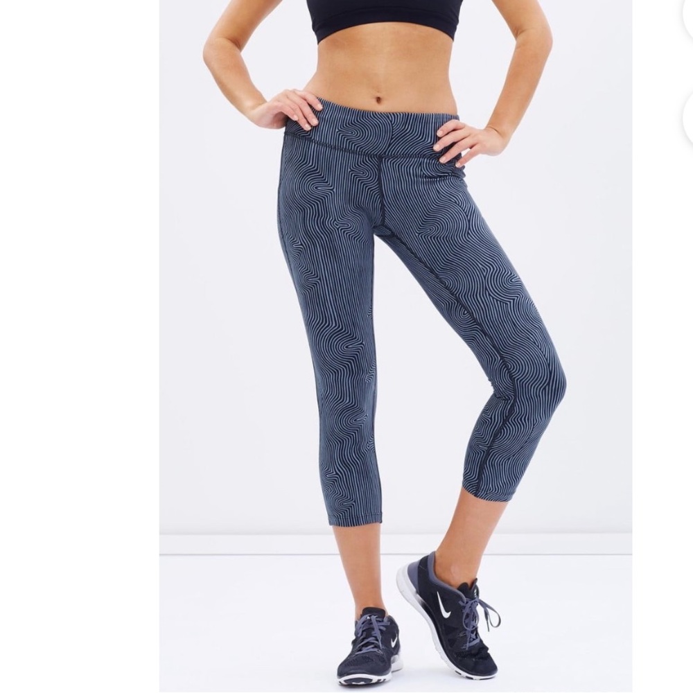 Nike DRI-Fit Epic Lux blue & navy Zen print cropped running legging Size S